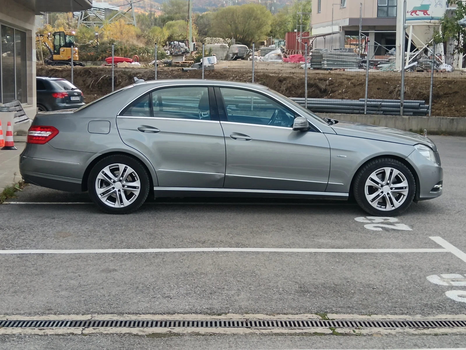 Mercedes-Benz E 350 350CDI Avantgard 265hp AIR MATIC/ DISTRONIC PLUS - изображение 4