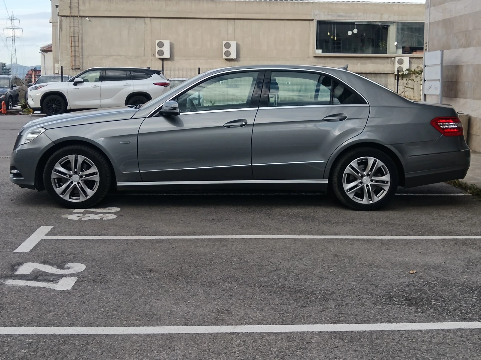 Mercedes-Benz E 350 350CDI Avantgard 265hp AIR MATIC/ DISTRONIC PLUS - изображение 8
