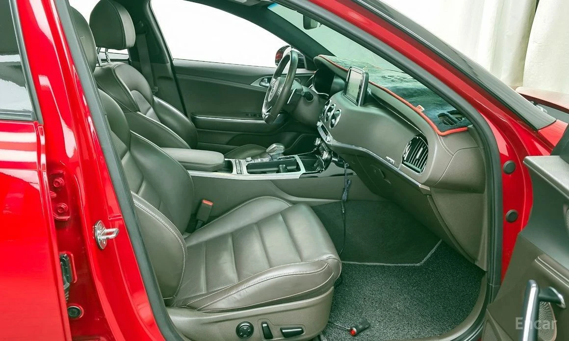 Kia Stinger, снимка 11 - Автомобили и джипове - 53801737