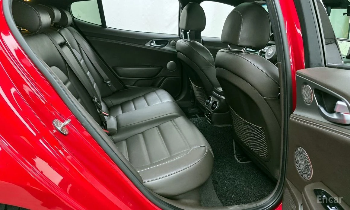 Kia Stinger, снимка 12 - Автомобили и джипове - 53801737