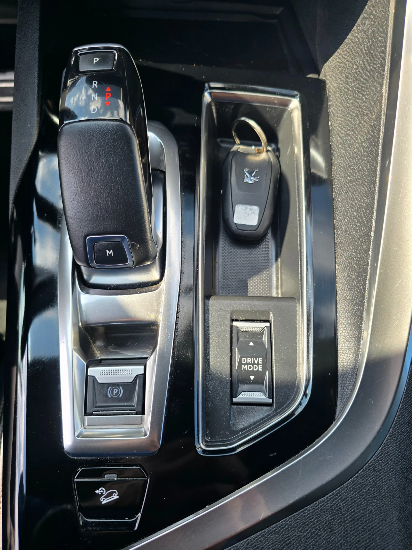 Peugeot 3008 FACELIFT * GT LINE * EU6 D* NIGHT VISION , снимка 14 - Автомобили и джипове - 53977409