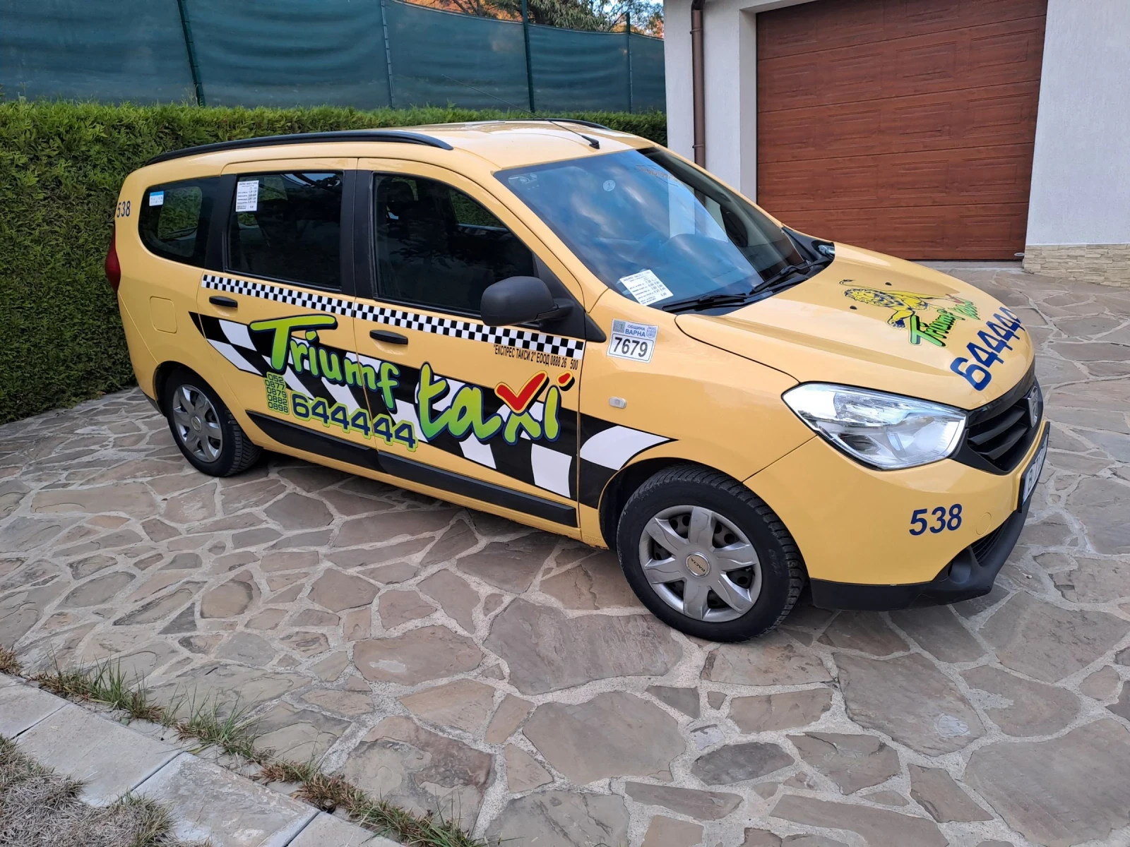 Dacia Lodgy, снимка 2 - Автомобили и джипове - 54179696