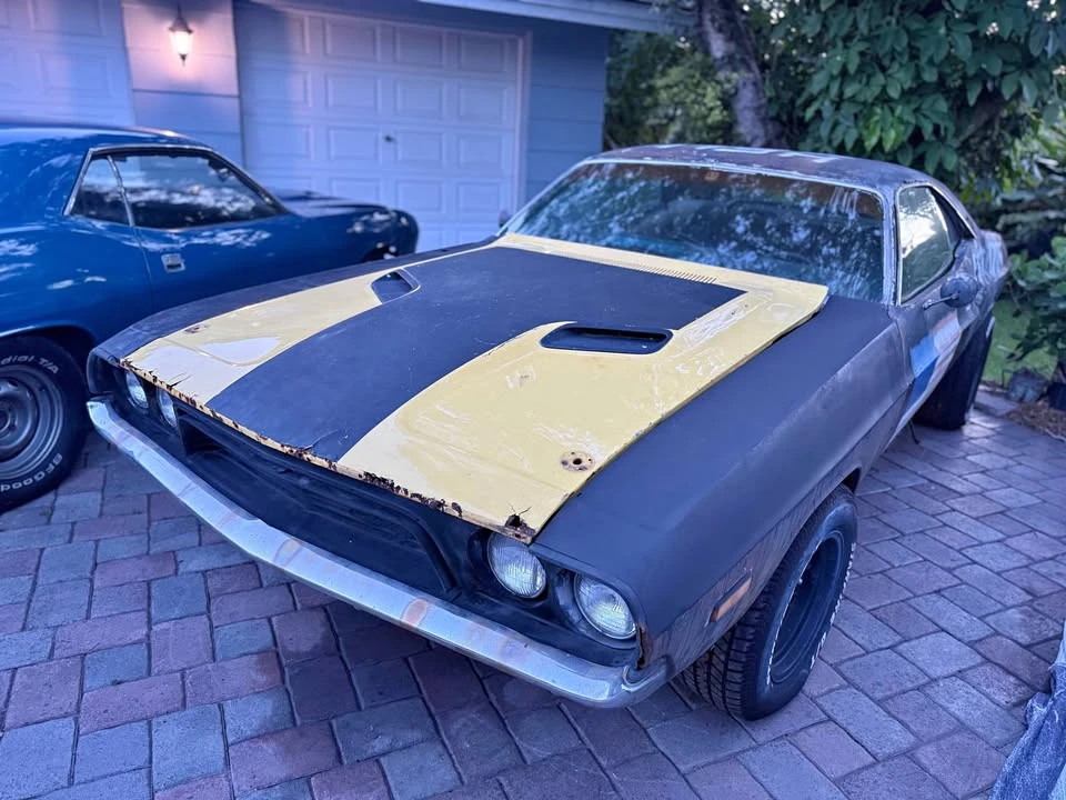 Dodge Challenger 383 Big Block