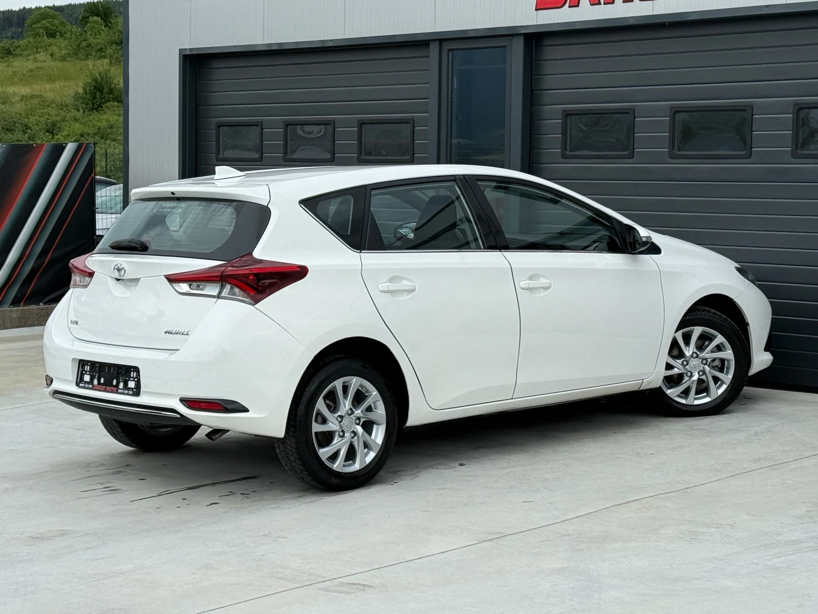 Toyota Auris 1.4D4D, LED, EURO 6B! * 124 000км* KTEO OK! Уникат, снимка 6 - Автомобили и джипове - 54946526