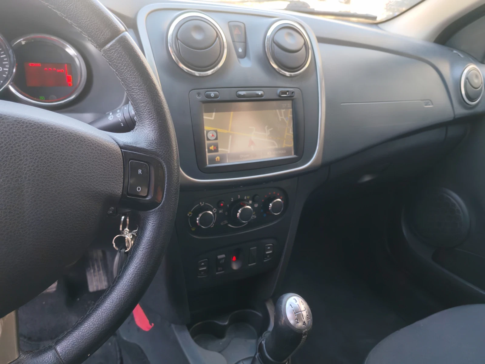 Dacia Sandero Stepway 90hp, снимка 8 - Автомобили и джипове - 54991027