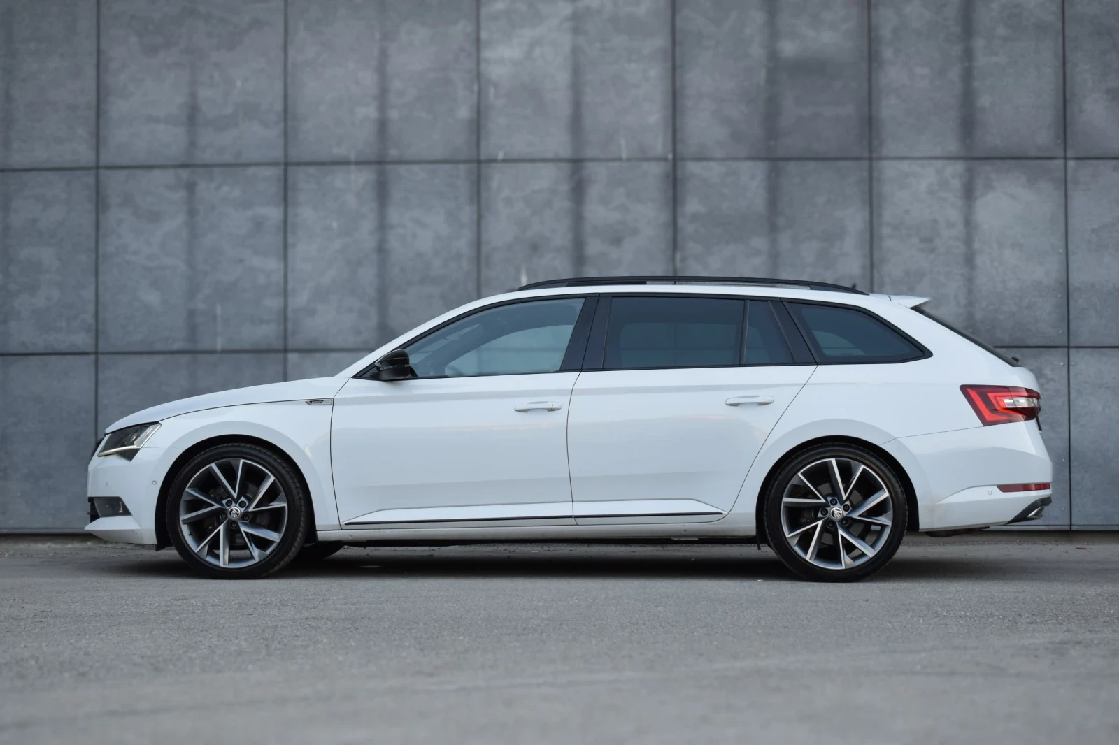 Skoda Superb 2.0 Tdi Sportline , снимка 3 - Автомобили и джипове - 55108528