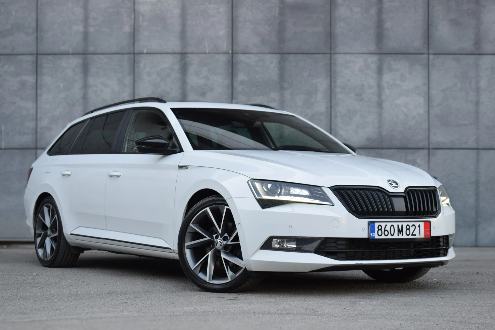 Skoda Superb 2.0 Tdi Sportline , снимка 2 - Автомобили и джипове - 55108528