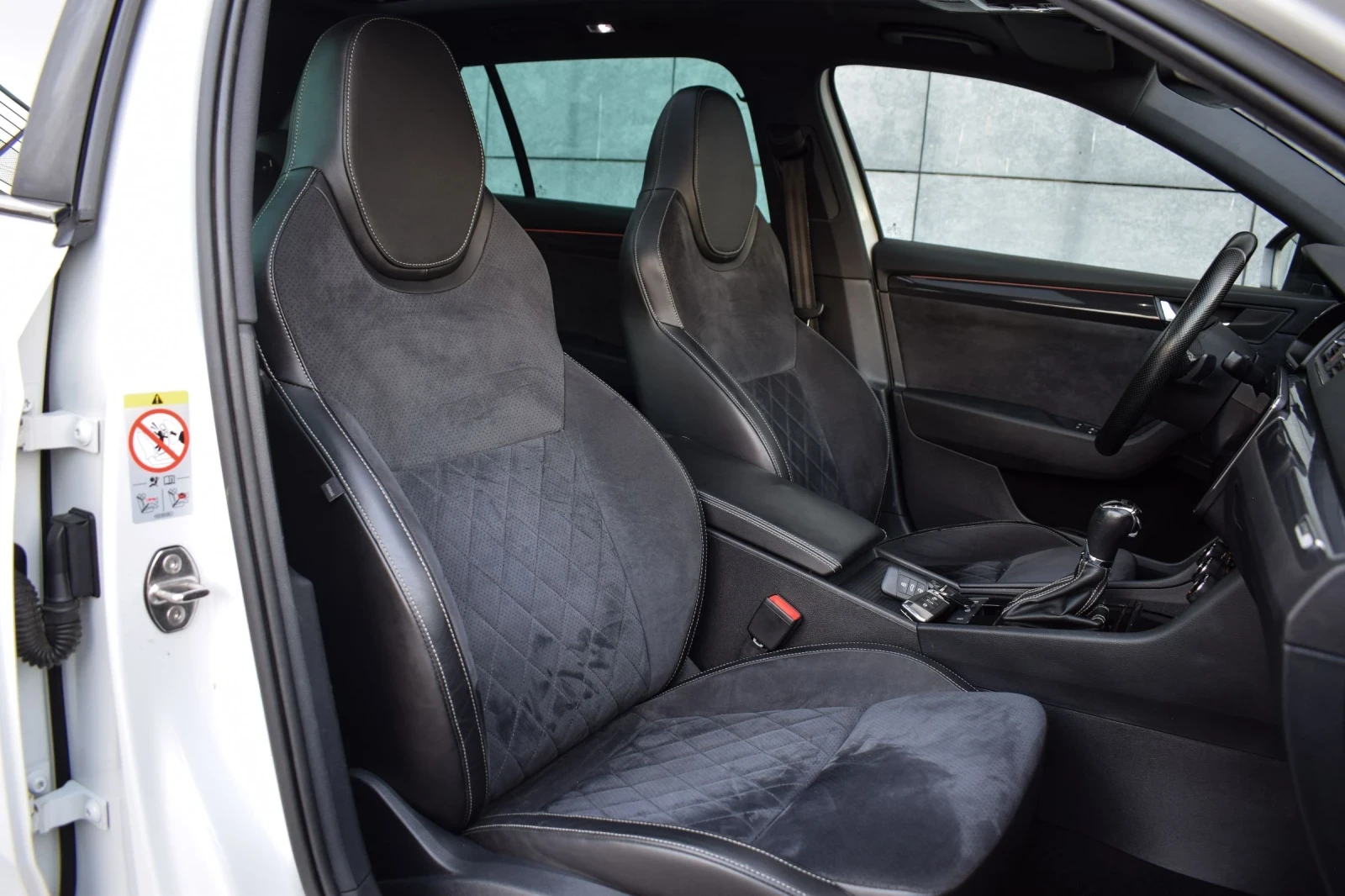 Skoda Superb 2.0 Tdi Sportline , снимка 11 - Автомобили и джипове - 55108528