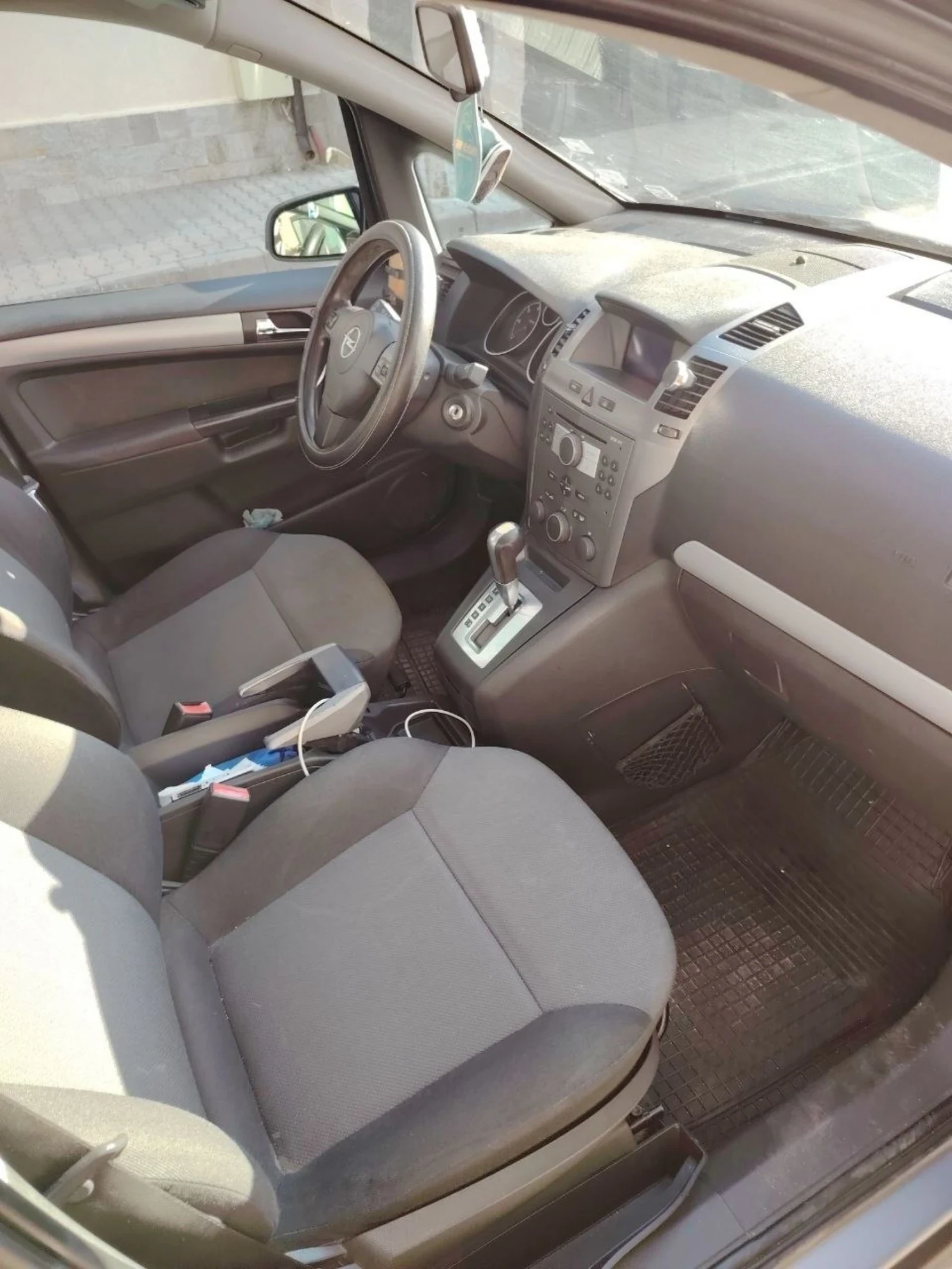 Opel Zafira 1.9 дизел, 6+ 1, снимка 4 - Автомобили и джипове - 56187207
