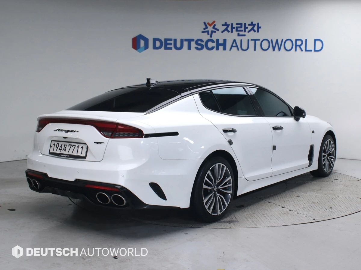 Kia Stinger 3.3* ЕЛ. БАГАЖНИК* 360* BLIND SPOT* HUD* КРАЙНА ЦЕ, снимка 2 - Автомобили и джипове - 56221893
