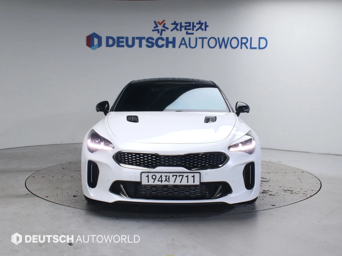 Kia Stinger 3.3* ЕЛ. БАГАЖНИК* 360* BLIND SPOT* HUD* КРАЙНА ЦЕ, снимка 3 - Автомобили и джипове - 56221893