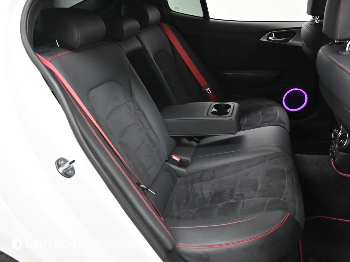 Kia Stinger 3.3* ЕЛ. БАГАЖНИК* 360* BLIND SPOT* HUD* КРАЙНА ЦЕ, снимка 12 - Автомобили и джипове - 56221893
