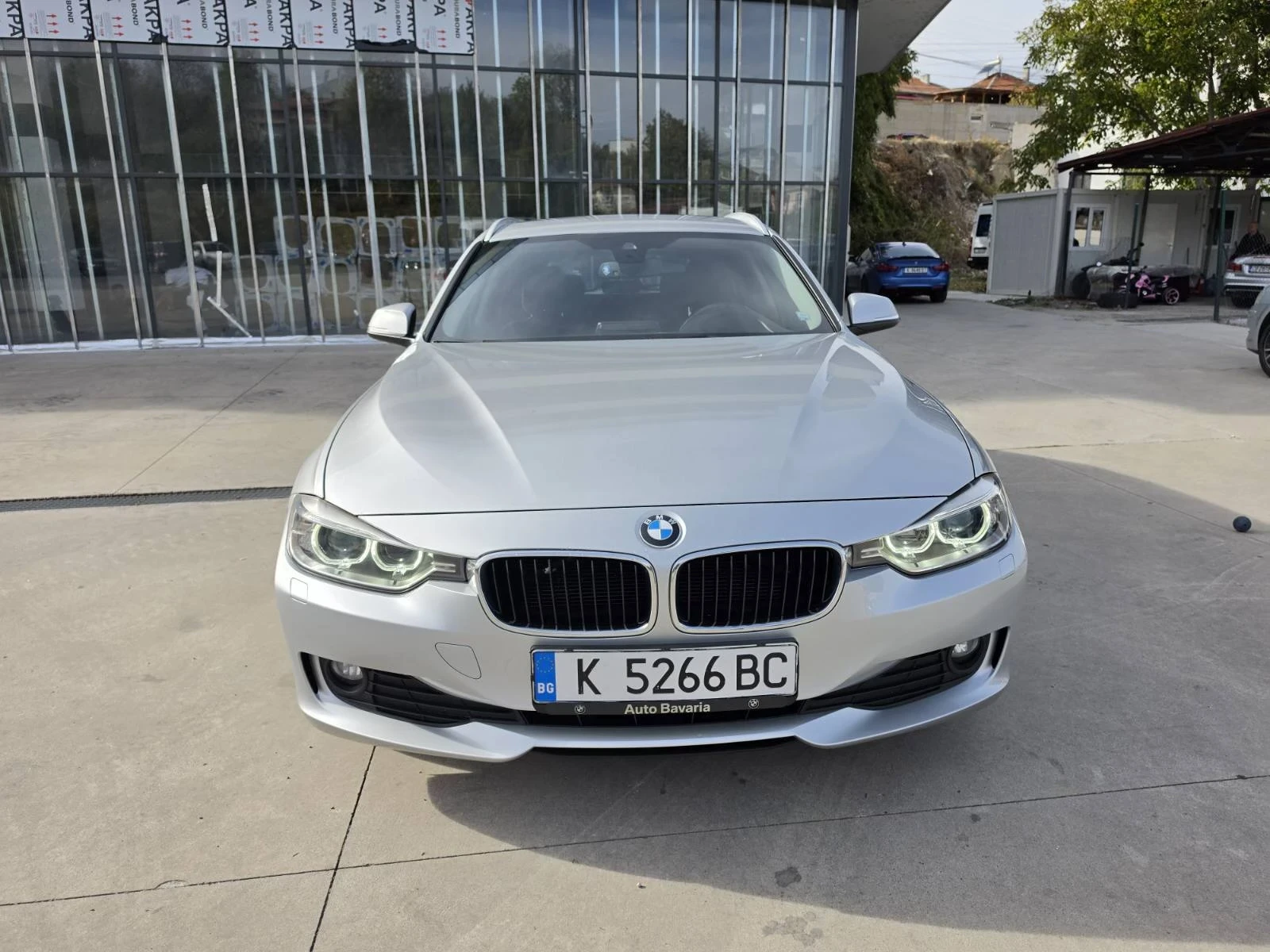 BMW 318 F31