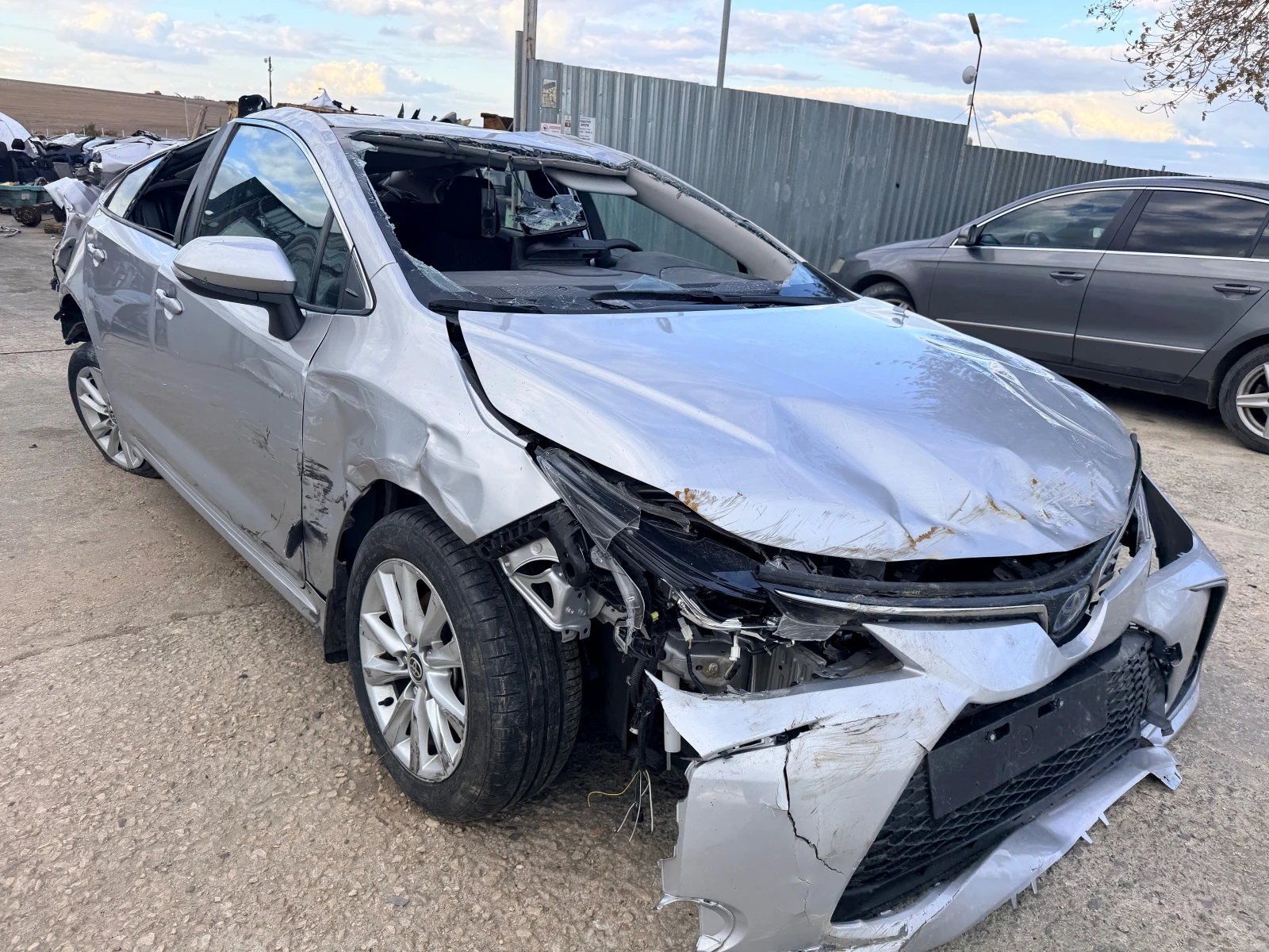 Toyota Corolla 1.8 VVTi Hybrid, снимка 3 - Автомобили и джипове - 56662640