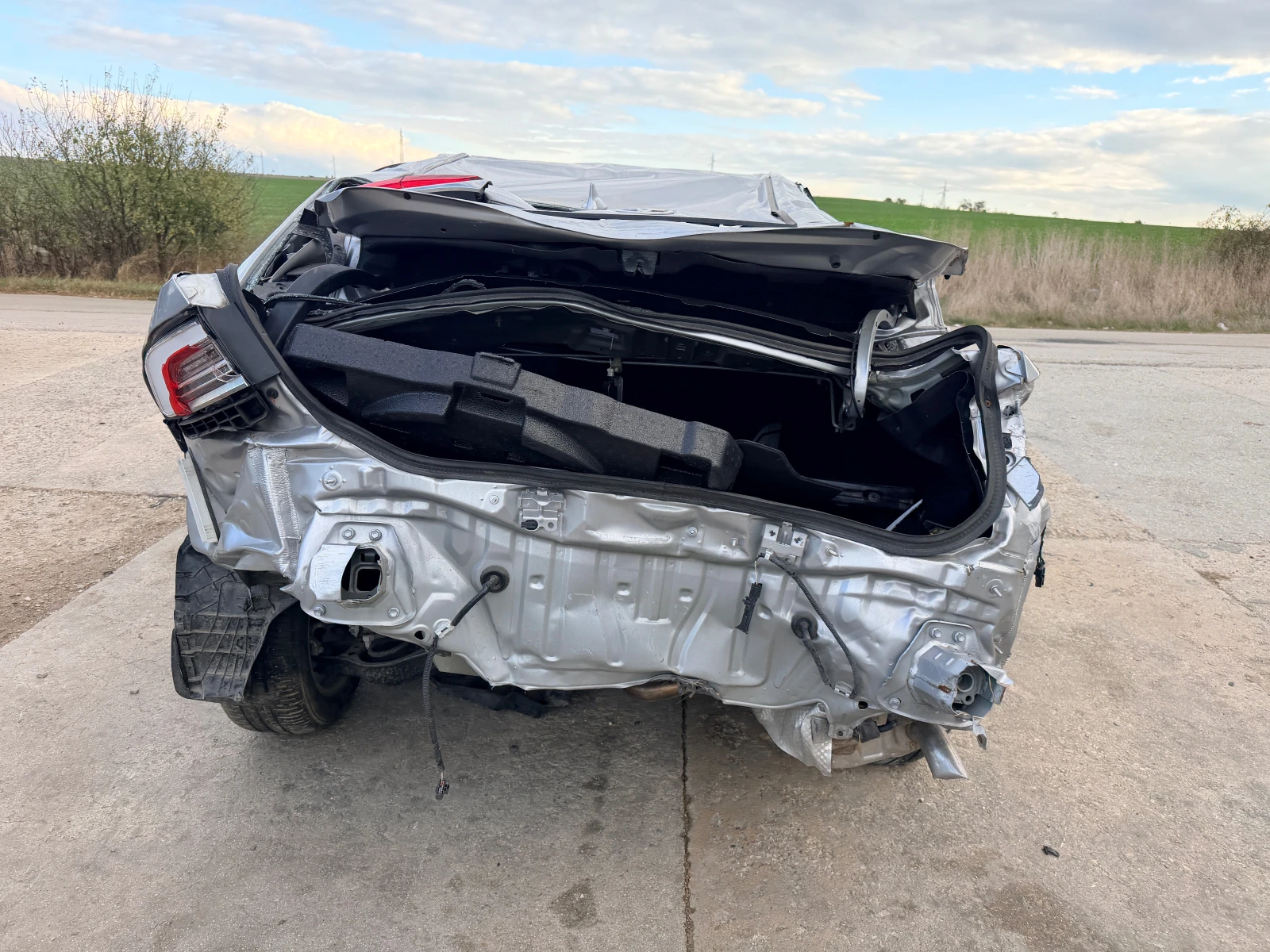 Toyota Corolla 1.8 VVTi Hybrid, снимка 5 - Автомобили и джипове - 56662640