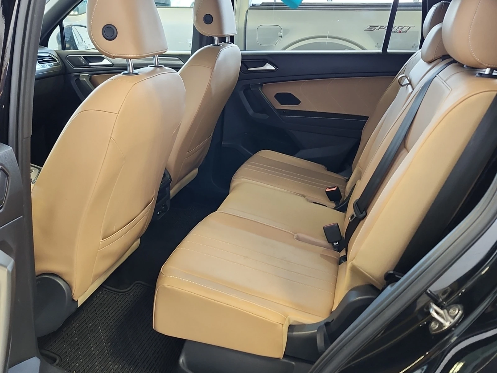 VW Tiguan R LINE BLACK EDITION* * CARFAX * * АВТО КРЕДИТ * * - изображение 10