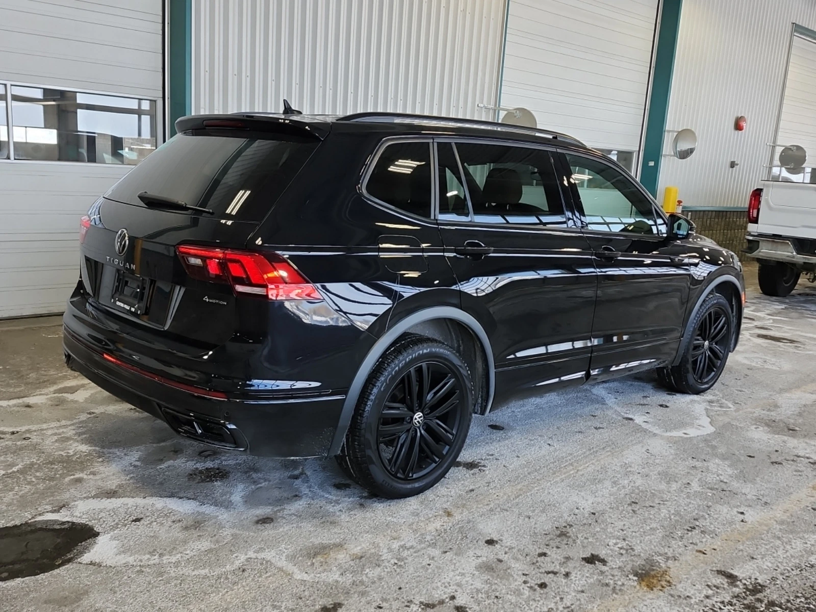 VW Tiguan R LINE BLACK EDITION* * CARFAX * * АВТО КРЕДИТ * * - изображение 3