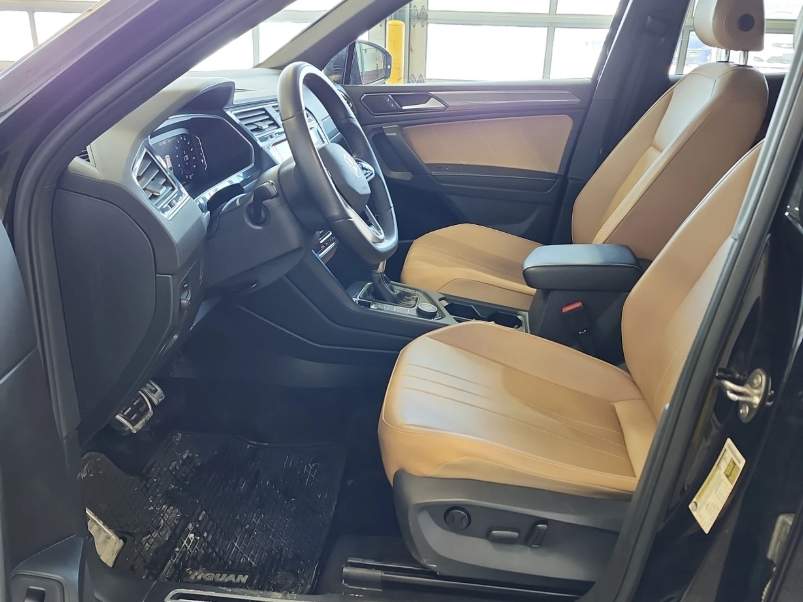 VW Tiguan R LINE BLACK EDITION* * CARFAX * * АВТО КРЕДИТ * * - изображение 7