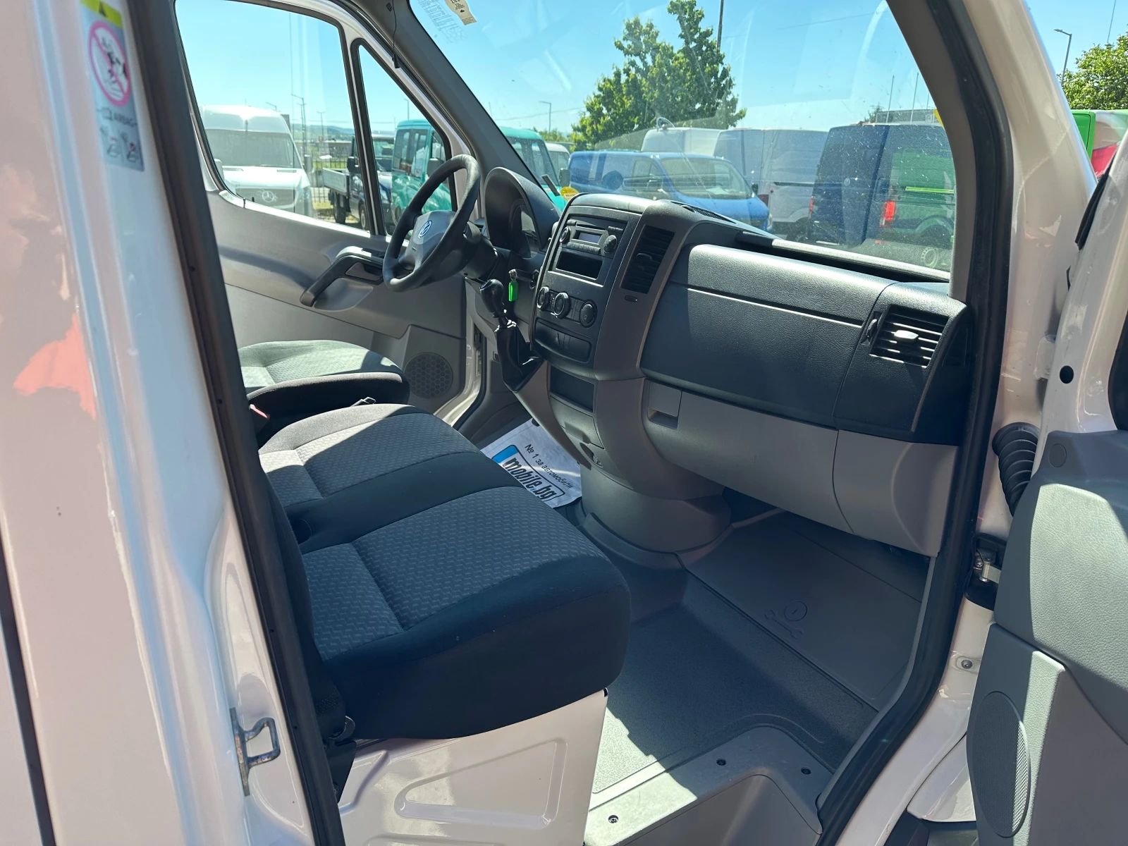 VW Crafter 2.0 TDI , КЛИМА , ТОП , L2H2, снимка 9 - Бусове и автобуси - 54720469