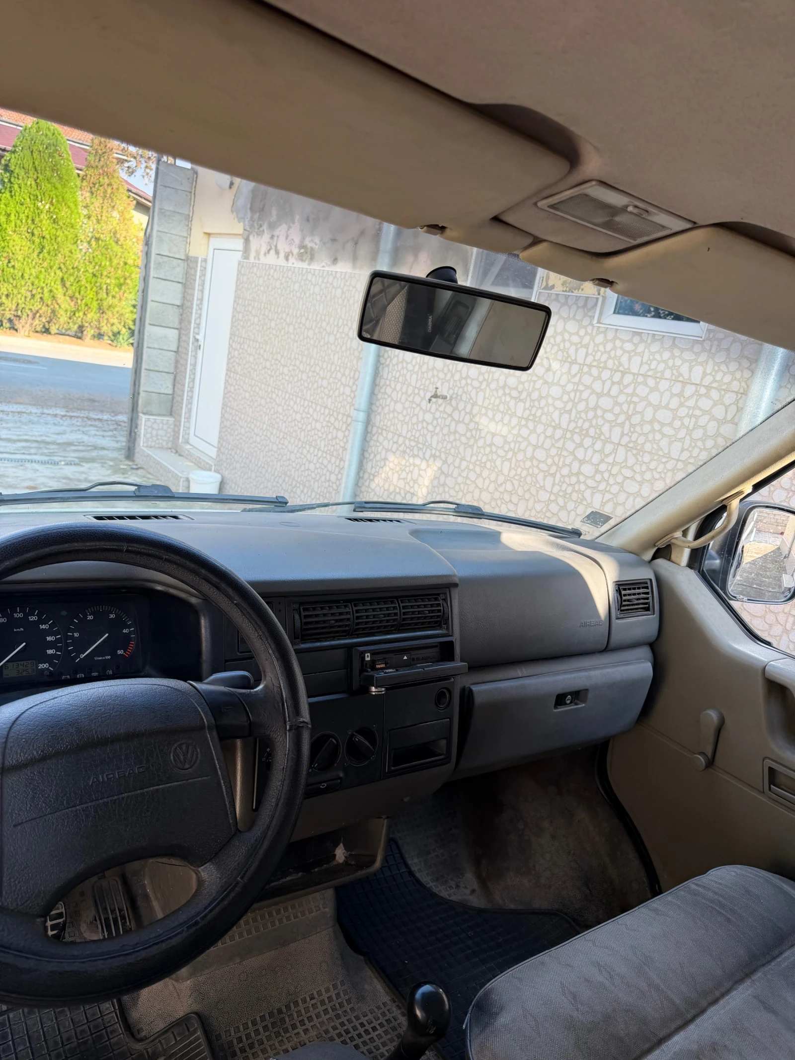 VW T4 2.5 TDI 102 дълга база, снимка 8 - Бусове и автобуси - 56140539