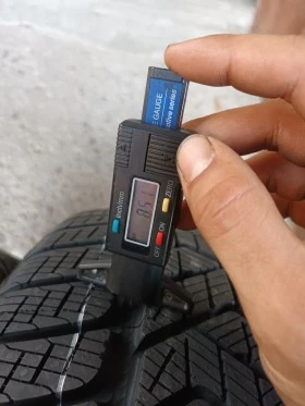 Гуми Зимни 235/65R17, снимка 5