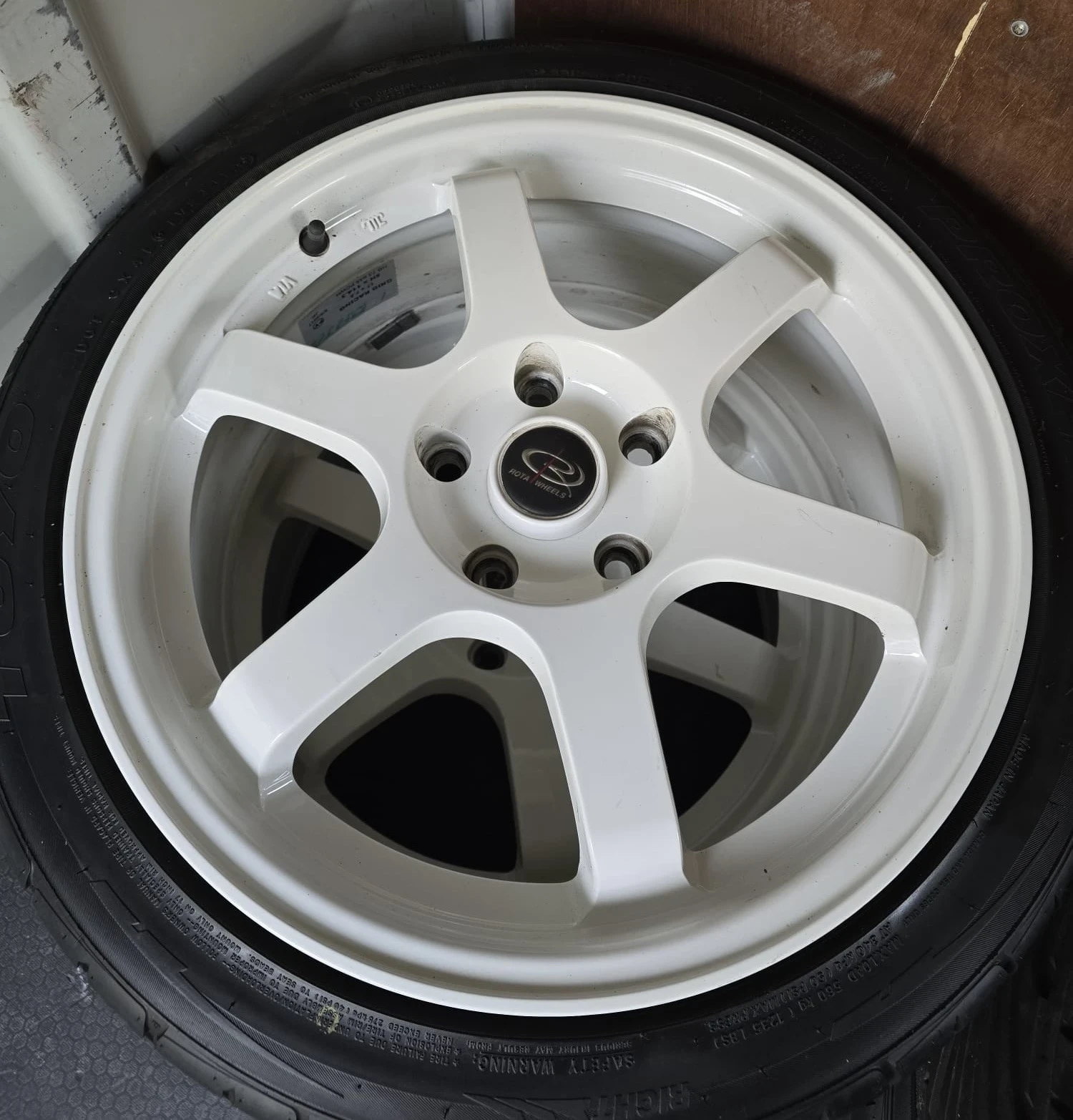 Гуми с джанти Toyo 205/45R17, снимка 2 - Гуми и джанти - 53726247