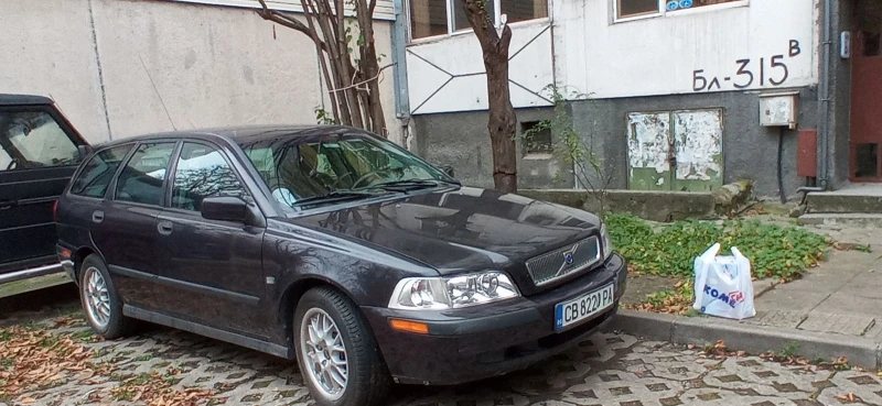 Volvo V40, снимка 1 - Автомобили и джипове - 48355067