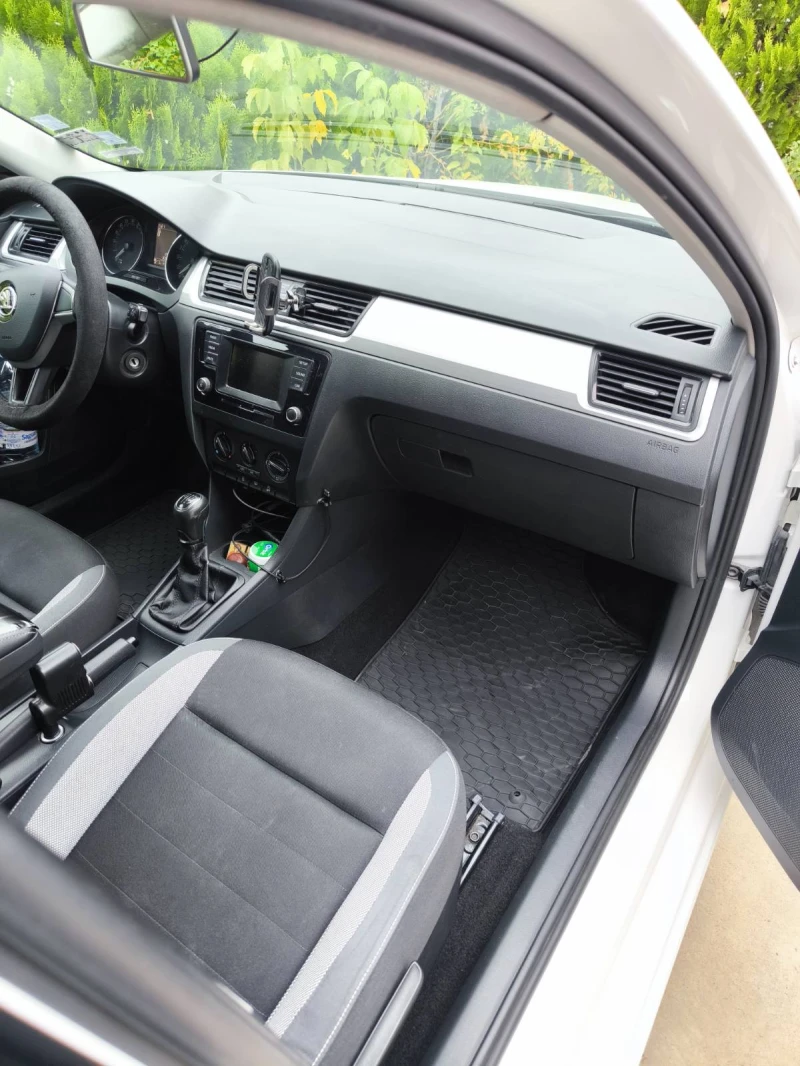 Skoda Rapid 1.6, снимка 8 - Автомобили и джипове - 52482639