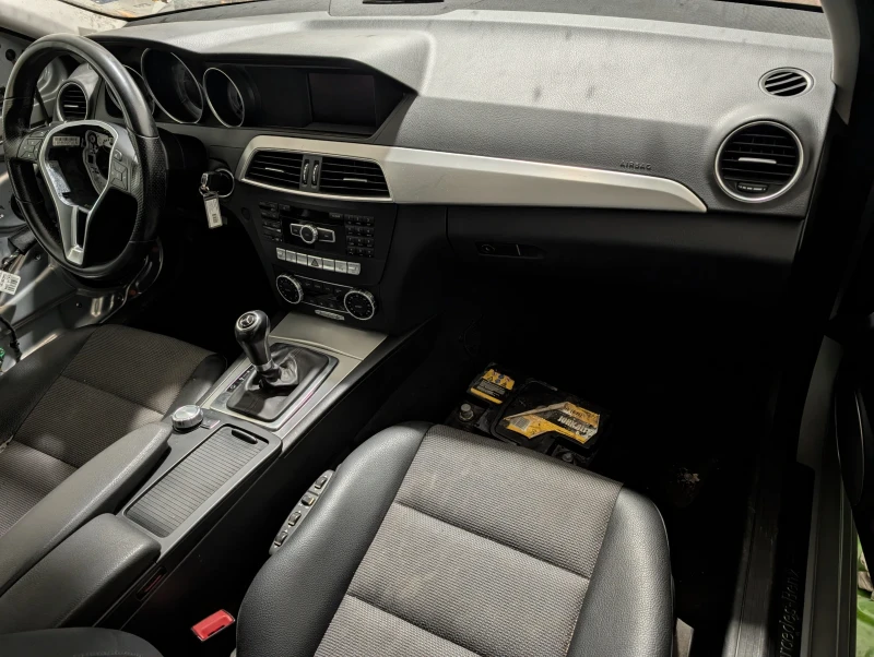 Mercedes-Benz C 220, снимка 7 - Автомобили и джипове - 53126461