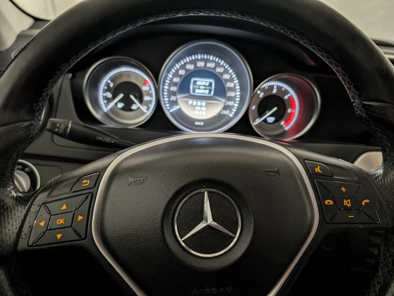 Mercedes-Benz C 220, снимка 11 - Автомобили и джипове - 53126461