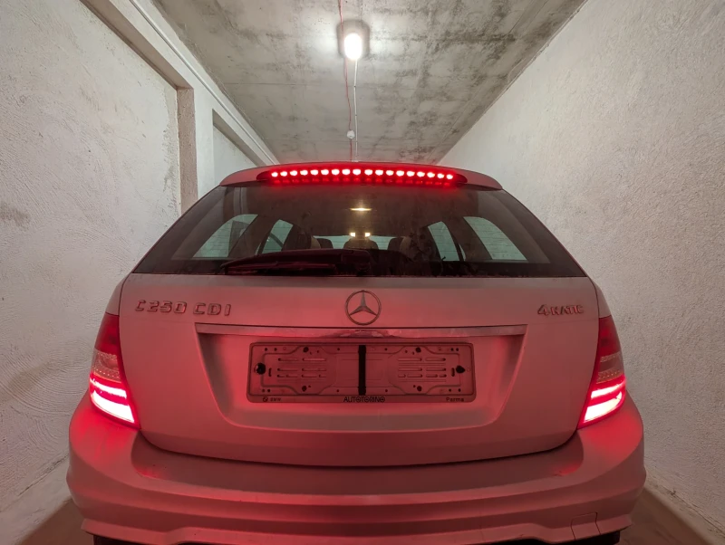 Mercedes-Benz C 220, снимка 13 - Автомобили и джипове - 53126461