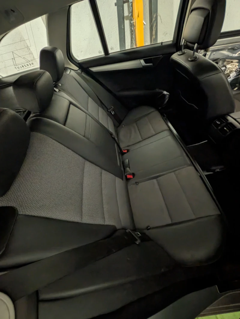 Mercedes-Benz C 220, снимка 3 - Автомобили и джипове - 53126461