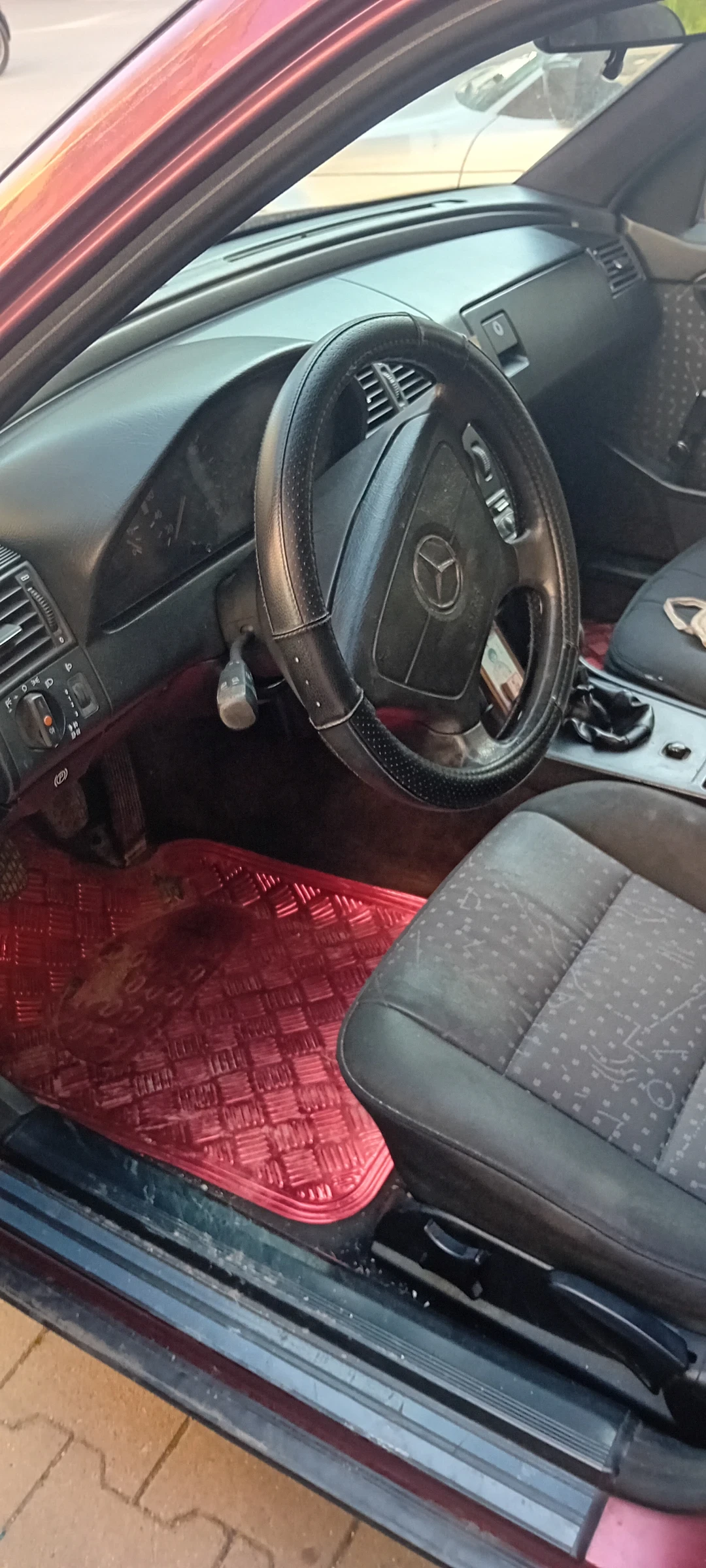 Mercedes-Benz C 220, снимка 8 - Автомобили и джипове - 54242068