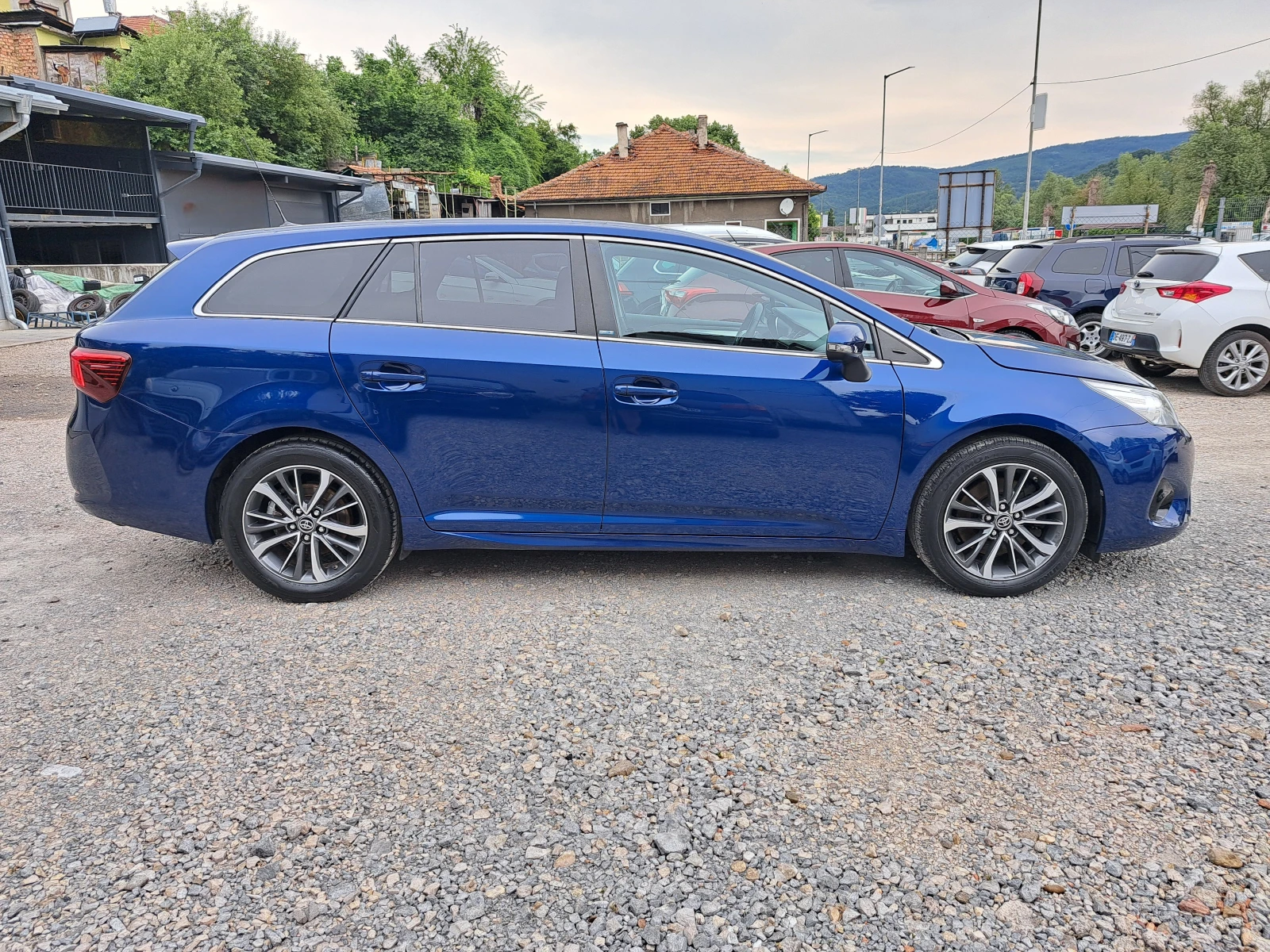Toyota Avensis 2.0D4D* �����* NAVI* ������* ��������* 6��         | Mobile.bg � ����������� 6