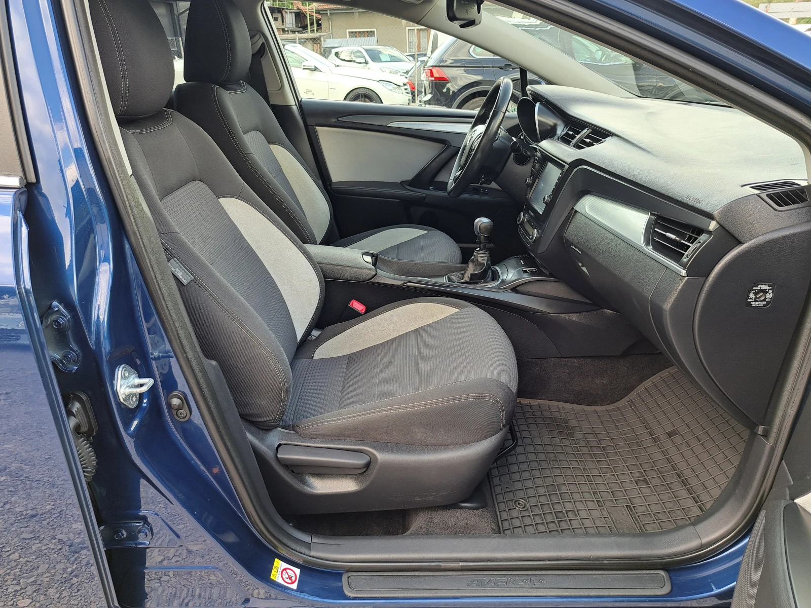 Toyota Avensis 2.0D4D* КЛИМА* NAVI* КАМЕРА* ТЕМПОМАТ* 6ск        , снимка 7 - Автомобили и джипове - 54834597