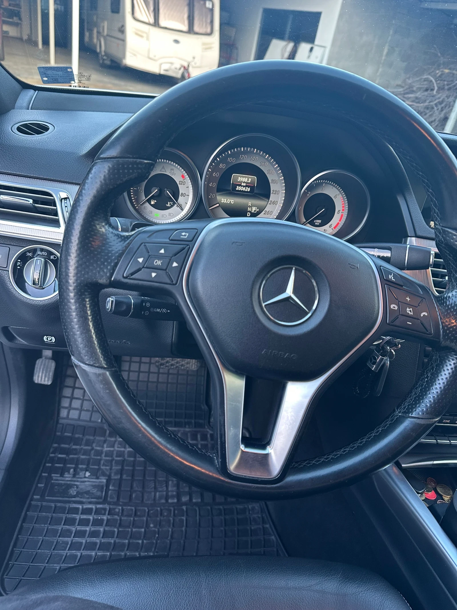 Mercedes-Benz E 250, снимка 10 - Автомобили и джипове - 55385417