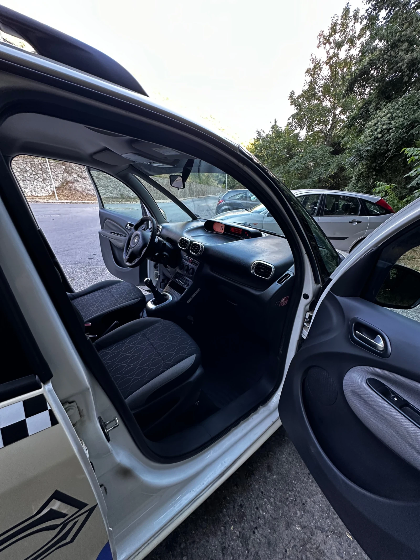 Citroen C3 Picasso LPG, снимка 10 - Автомобили и джипове - 55535814