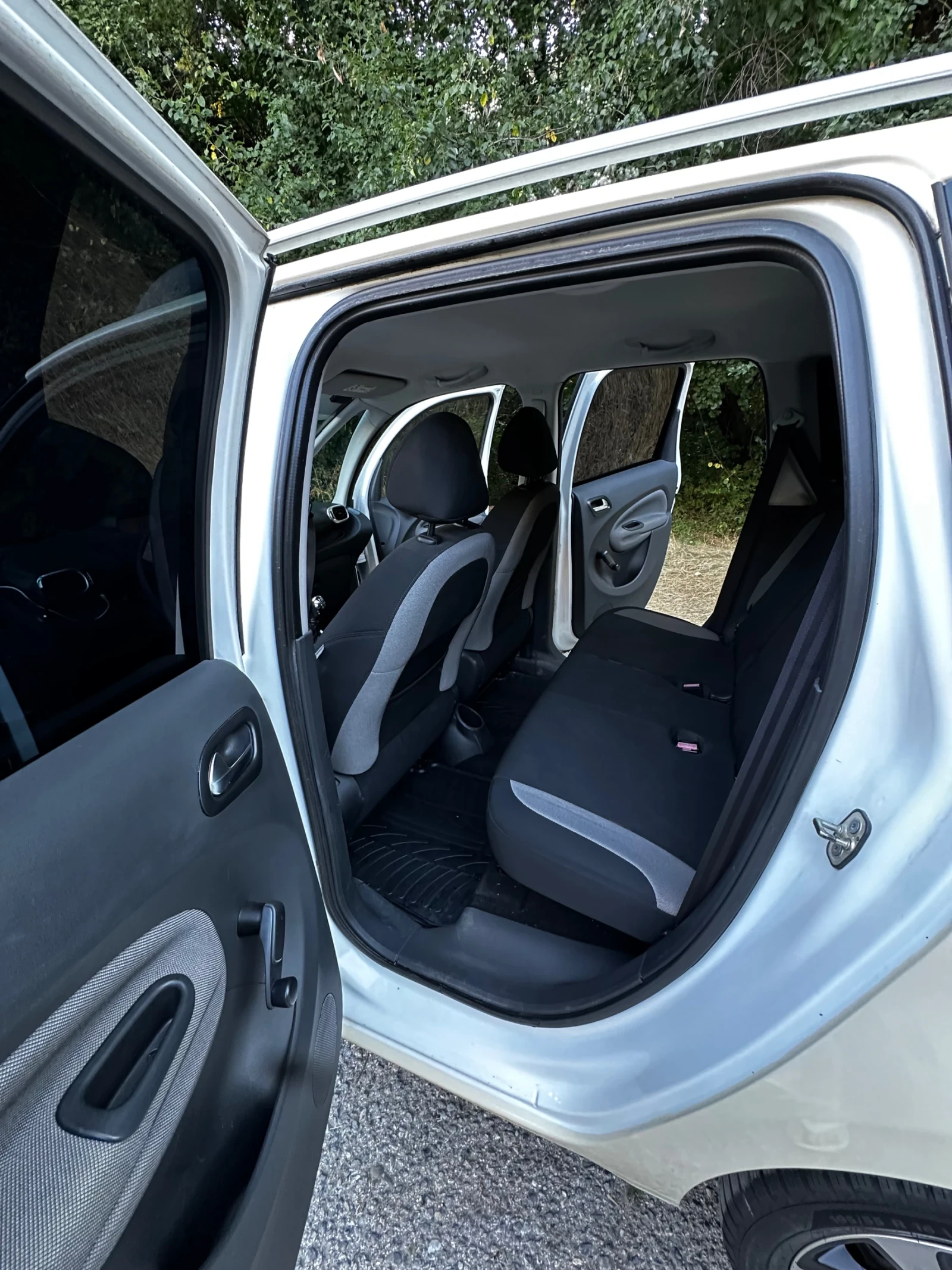Citroen C3 Picasso LPG, снимка 12 - Автомобили и джипове - 55535814