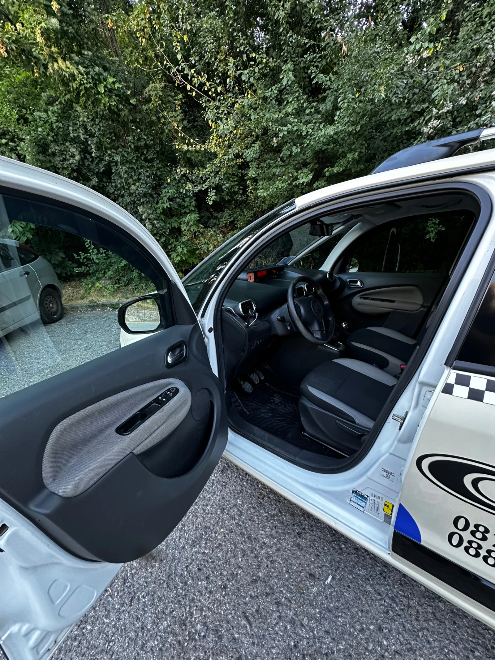 Citroen C3 Picasso LPG, снимка 9 - Автомобили и джипове - 55535814