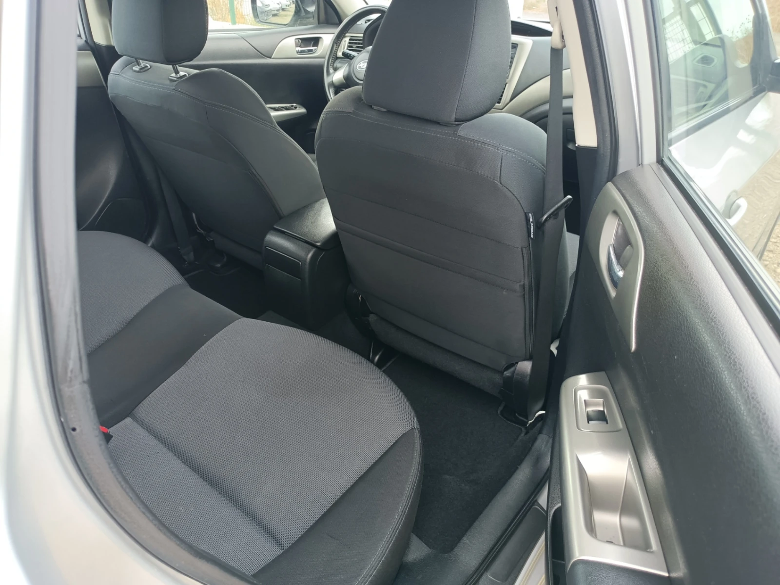 Subaru Impreza 2.0R AWD, снимка 8 - Автомобили и джипове - 55881962