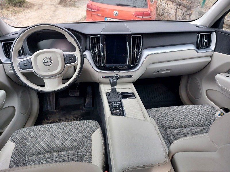 Volvo XC60 D4 AWD Momentum Advanced , снимка 6 - Автомобили и джипове - 43638924