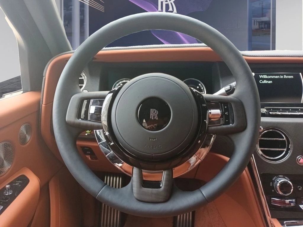 Rolls-Royce Cullinan  - изображение 7