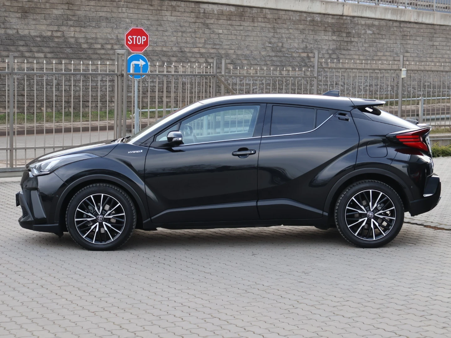 Toyota C-HR 2.0/FACE LIFT/JBL/2021г/ГАРАНЦИОННА/ВСИЧКИ ЕКСТРИ/ - изображение 7