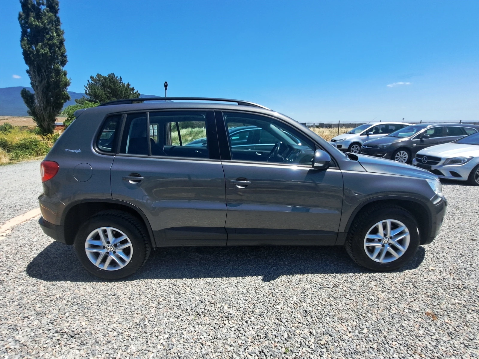 VW Tiguan Freestyle* 4Motion* Pano* Navi* Подгрев* Отличен!* - изображение 6