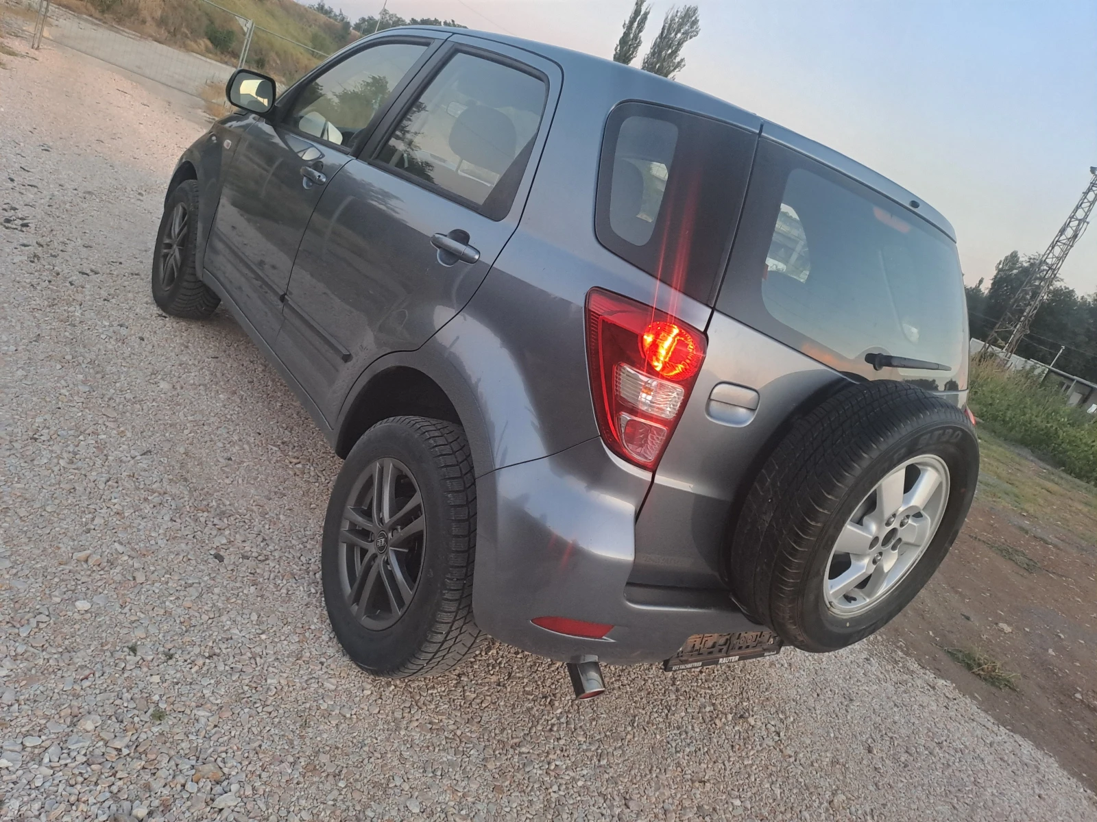 Daihatsu Terios 1.5iAУТОМАТ 4Х4 ESKLUZIVE  - изображение 4