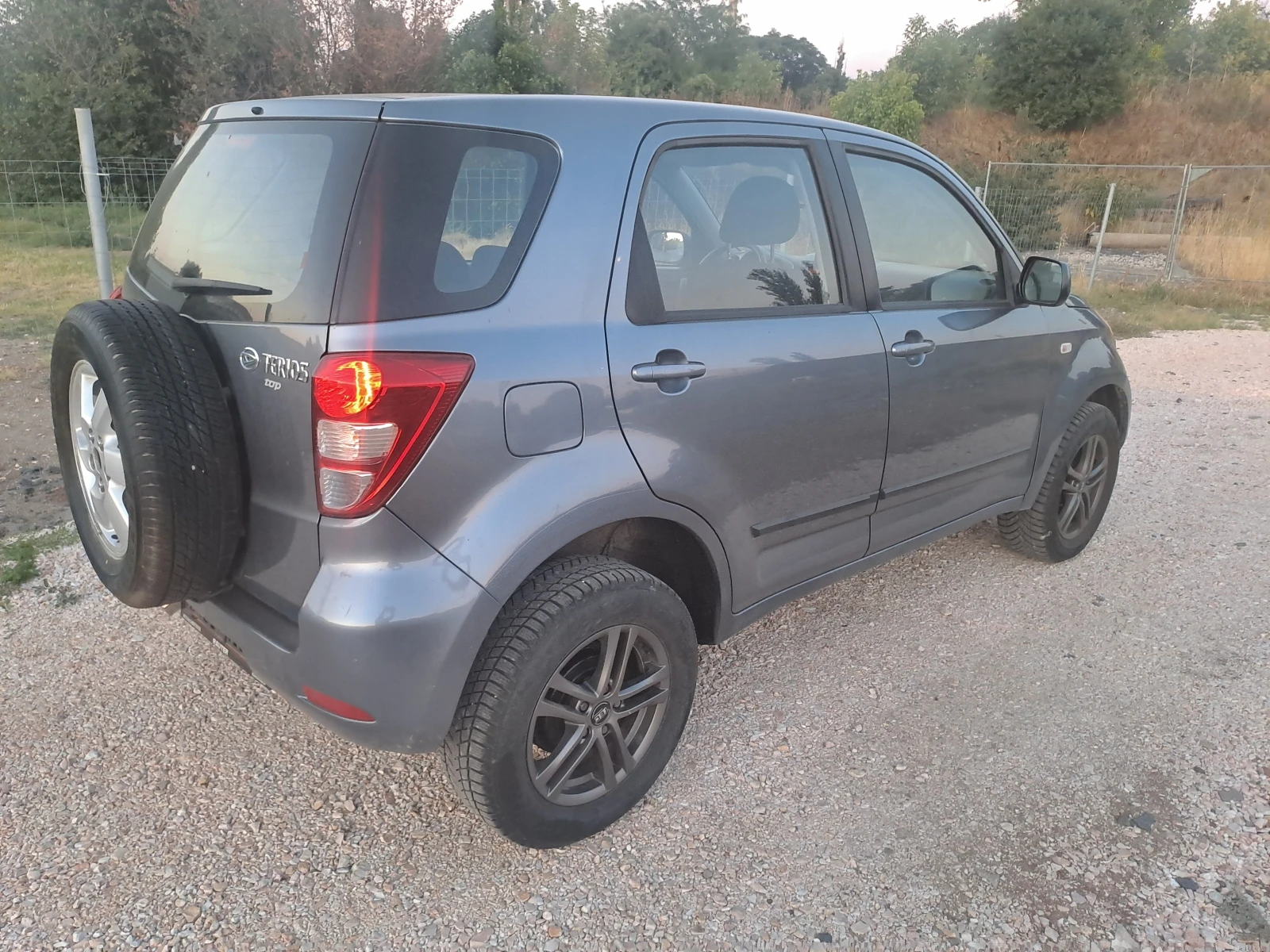 Daihatsu Terios 1.5iAУТОМАТ 4Х4 ESKLUZIVE  - изображение 6