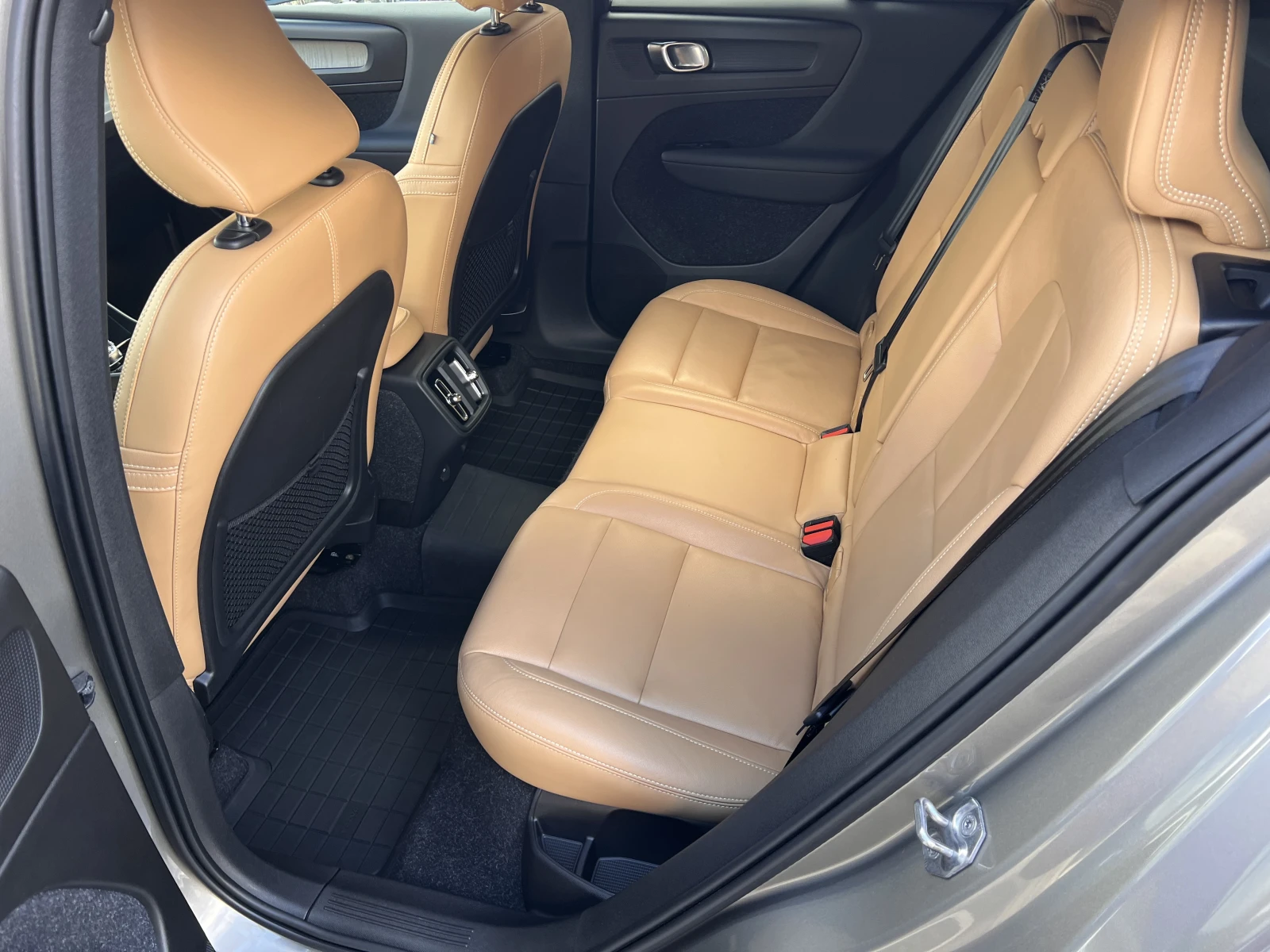 Volvo XC40 INSCRIPTION/2.0D4/190k.c./AT8/4х4, снимка 10 - Автомобили и джипове - 54517264