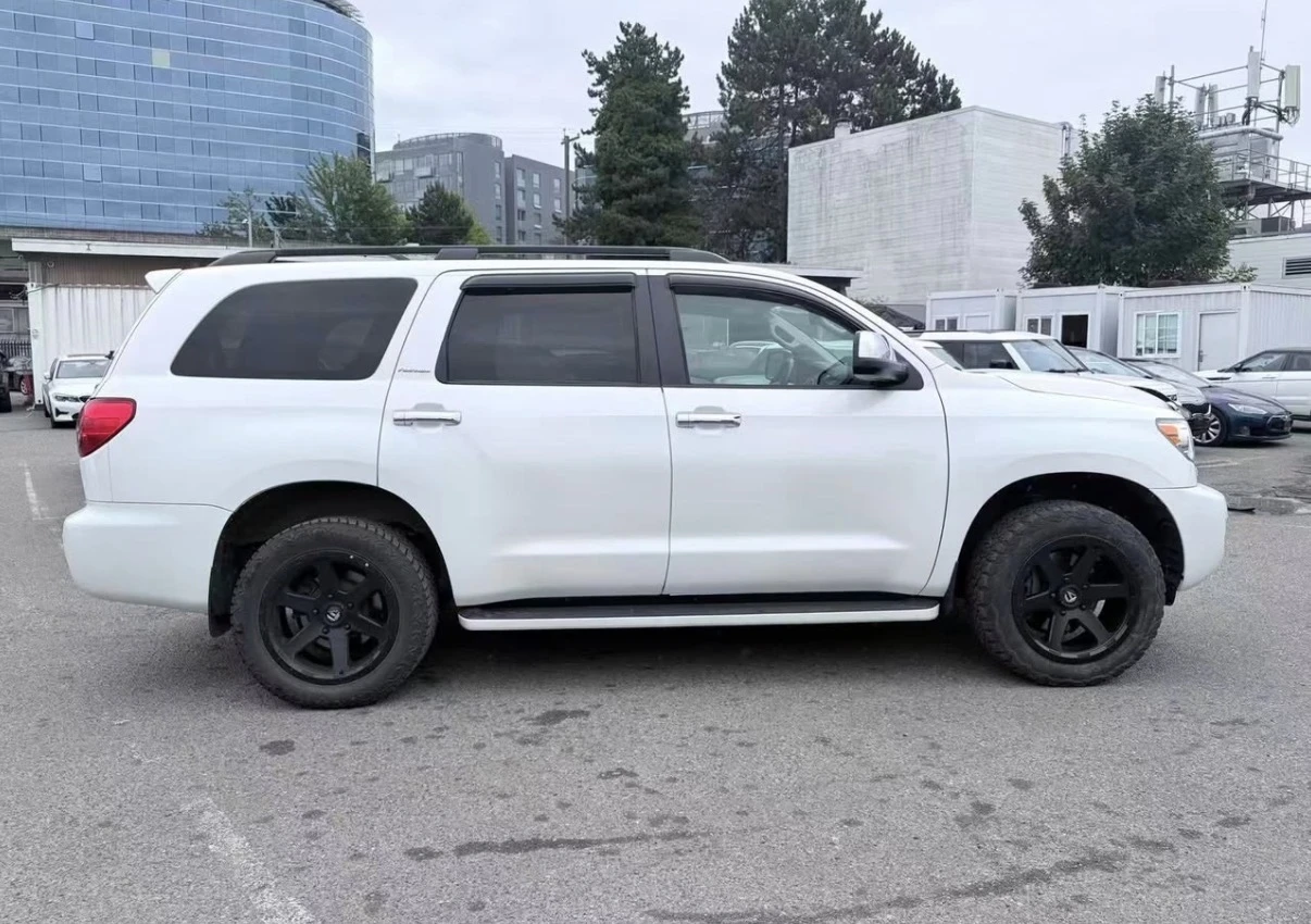 Toyota Sequoia PLATINUM * 4WD * FACELIFT * 86K KM * , снимка 2 - Автомобили и джипове - 55461548