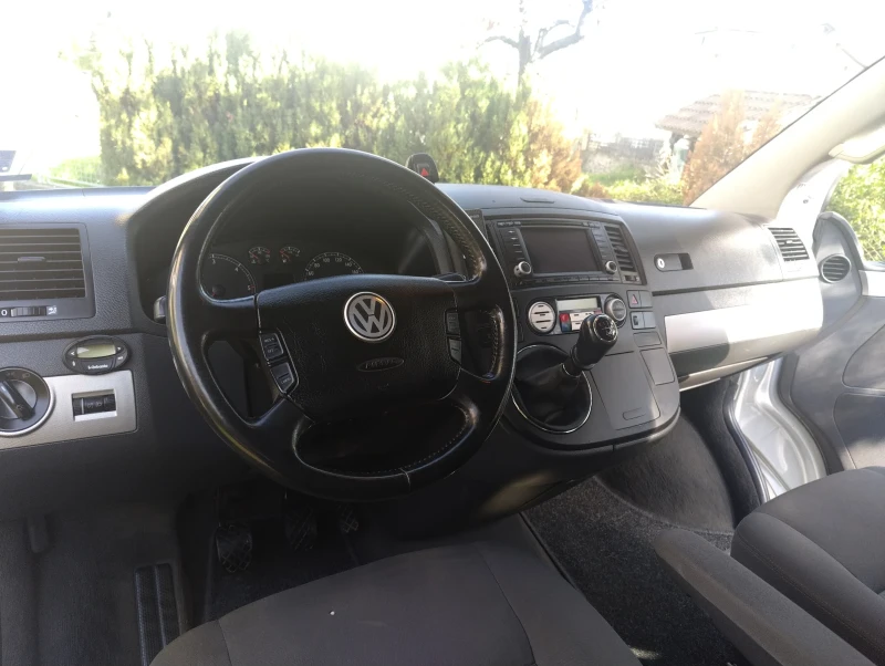 VW Multivan 2.5 TDI, снимка 9 - Бусове и автобуси - 47566880