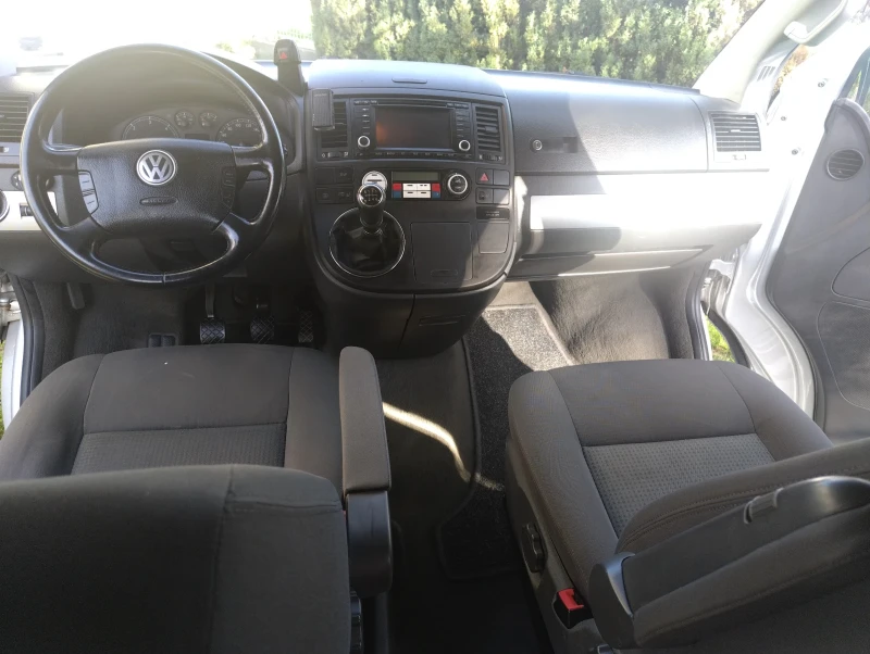 VW Multivan 2.5 TDI, снимка 14 - Бусове и автобуси - 47566880